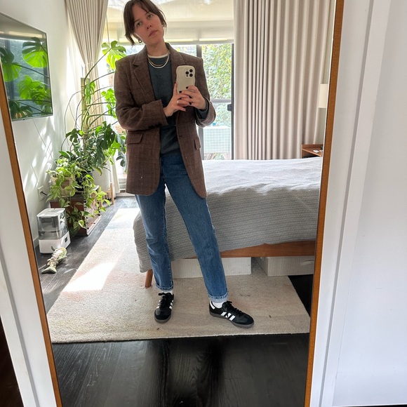 Meet your Posher, Maya - Picture 3 of 3